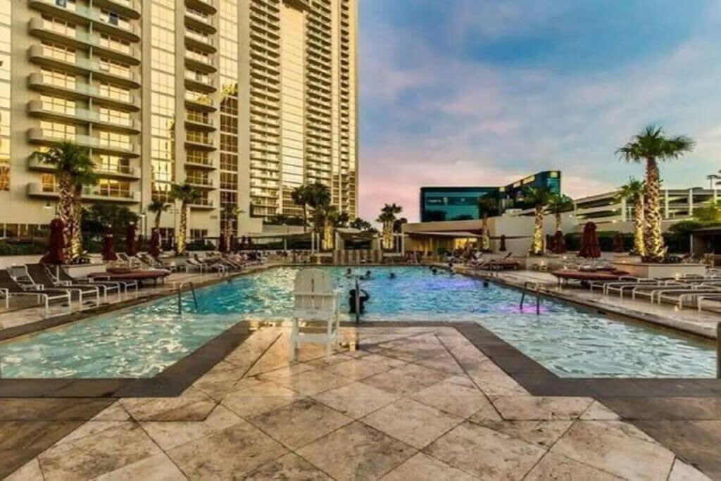 Mgm 15803 Studio Strip View By Orgoto Las Vegas Exterior photo